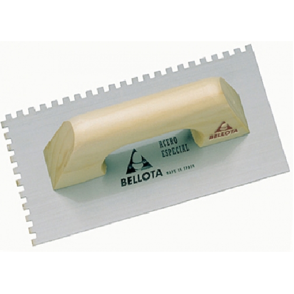 215320-8414299134803-Llana-dentada-con-mango-de-madera-270x135-mm-5873-06-BELLOTA Llana dentada con mango de madera 270x135 mm - 5873-06 BELLOTA - Imagen 1